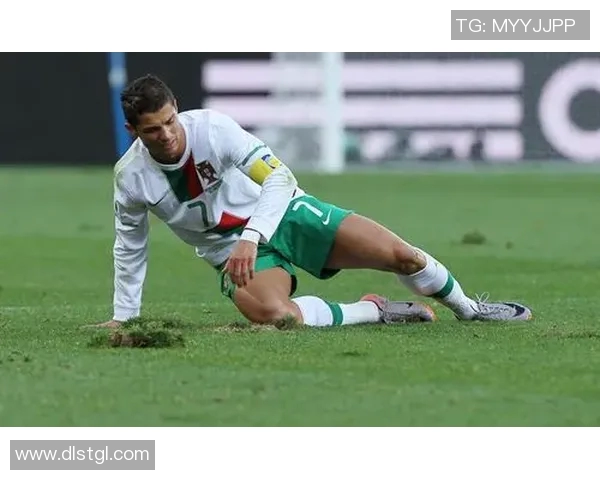 足球明星先育子后成婚的情感之路揭秘与家庭责任的双重挑战