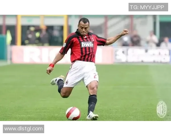 足球明星选择的最佳杯子是什么样的设计与材质最受欢迎