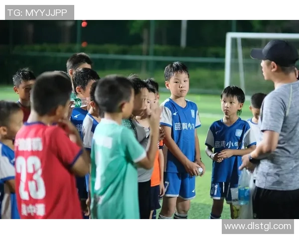 足球明星华丽舞姿高清展示尽显运动魅力与艺术之美